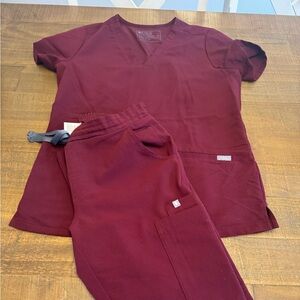 Figs scrub set- gently used- maroon